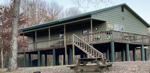 Round the Bend Cabin by the Mulberry River