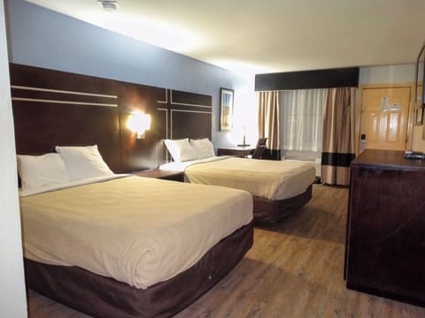 Queen Double Bed | 1 bedroom, iron/ironing board, WiFi (free)