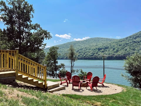 Breathtaking lake views while grilling out and soaking up the sun with family! 