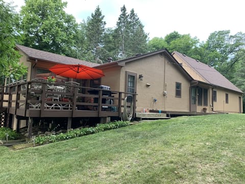Spacious deck facing the lake for relaxing and/or grilling