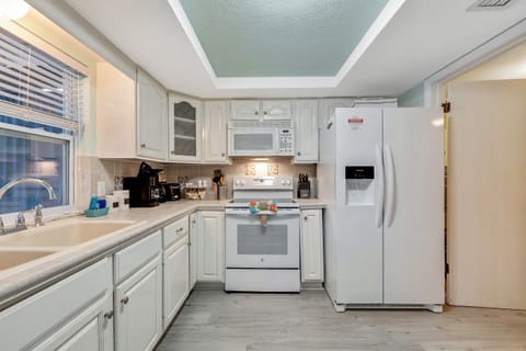 Our kitchen is a true masterpiece that stands ready to transform your cooking experience.