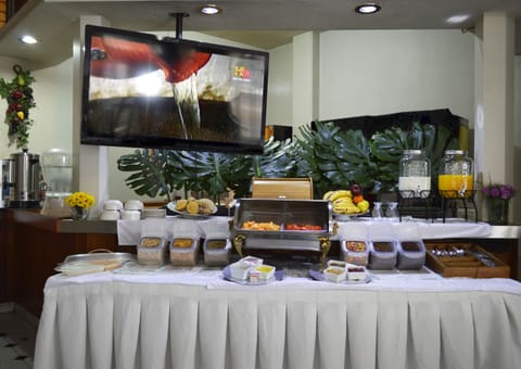 Free continental breakfast on weekends