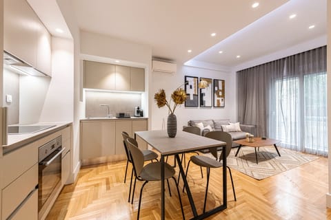 Executive Apartment | Private kitchen | Full-size fridge, oven, espresso maker, electric kettle