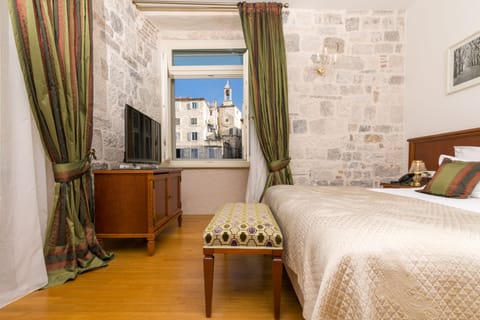 Deluxe Double Room, City View | Egyptian cotton sheets, premium bedding, minibar, in-room safe