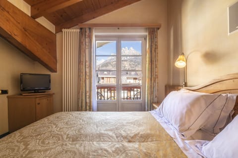 Deluxe Double Room | Minibar, in-room safe, soundproofing, free WiFi