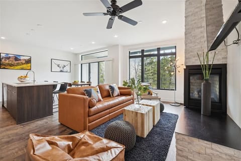 Living Area - River West 924 - Silverthorne Vacation Rental