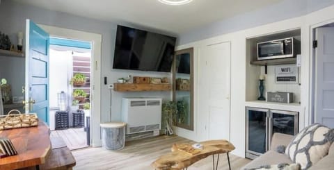 Welcome to your cozy home away from home!  Located in the heart of Capitola village and just a short walk from the sand.