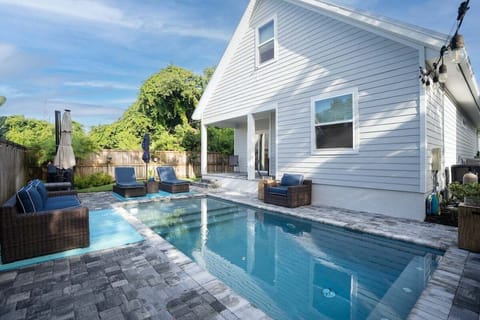 BACKYARD OASIS - Private, fully-fenced, new saltwater pool, chaise lounges, propane grill, pavered deck.