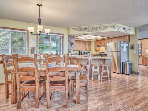 Expandable table that can seat up to 10 people