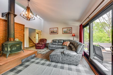 Twin Lakes Vacation Rental | 2BR | 2BA | 1,380 Sq Ft | Stairs Required