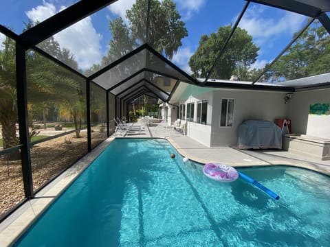 L-shaped swimming pool