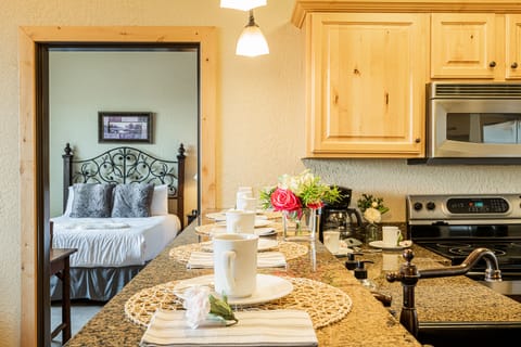 Kitchen and Master Bedroom 2 Access