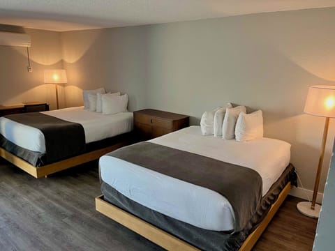 Standard Double | Desk, laptop workspace, iron/ironing board, free WiFi