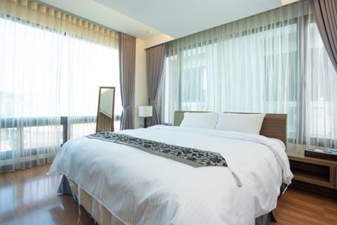 Standard Double Room | In-room safe, soundproofing, free WiFi, bed sheets