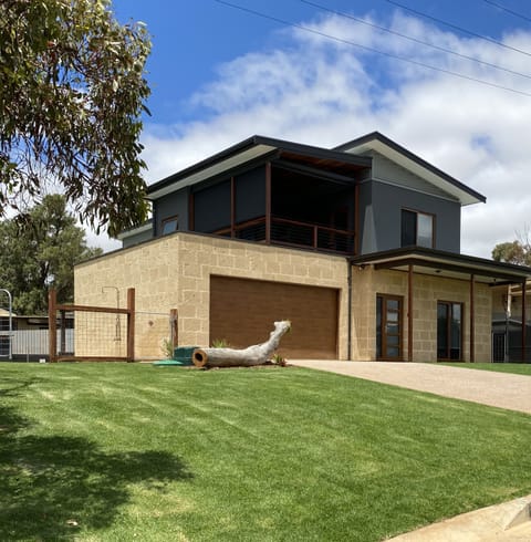 Beautiful, new and modern with amazing gardens! 