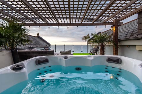 Roof terrace with hot tub
