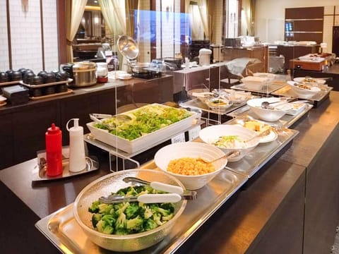 Daily buffet breakfast for a fee