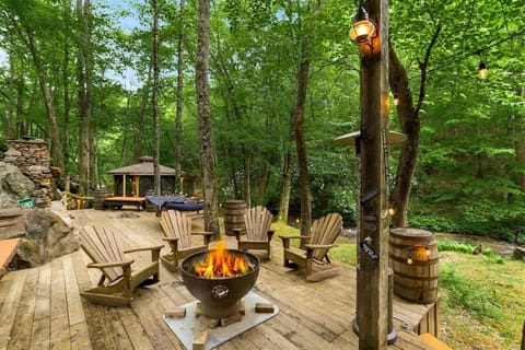 KITCHEN DECK FIRE PIT AREA