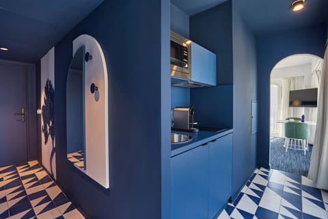 In-room safe, free WiFi, bed sheets