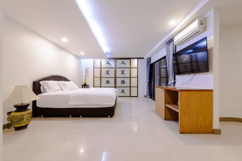 Premium bedding, down comforters, Select Comfort beds, minibar