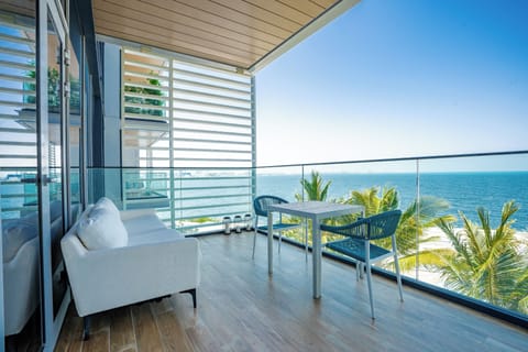 Deluxe Apartment | Balcony