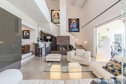 Villa near Cannes city center with swimming pool