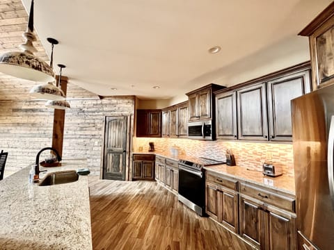 Fully stocked kitchen for all your baking and cooking needs!