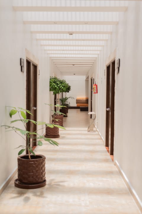 32-inch flat-screen TV with cable channels, TV