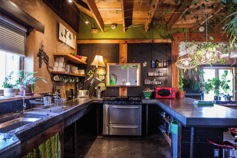 Fully Equipped cooks kitchen and a great place to entertain