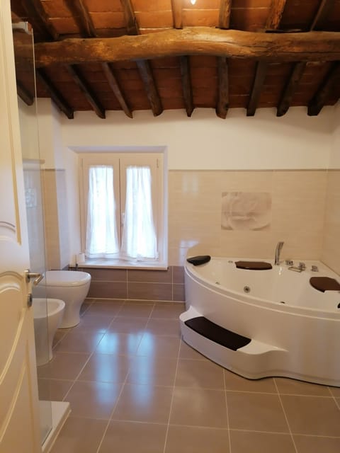 Elite Double Room | Bathroom | Hair dryer, towels, soap, shampoo