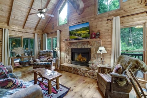 LIVING RM GAS LOG FIREPLACE