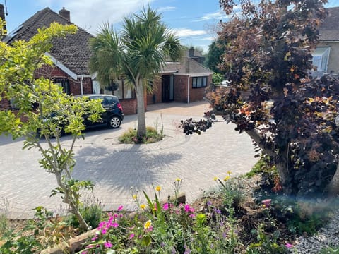 Studio Annie with parking from the road