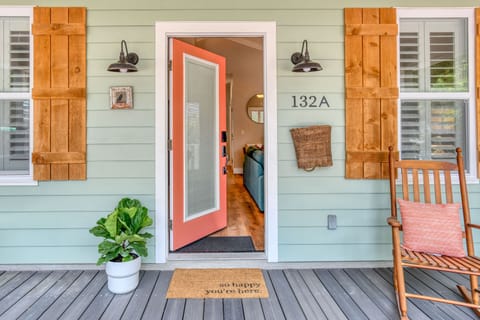 Charming Cottage in a great location! 