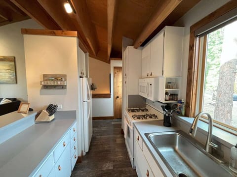 Fully equipped kitchen for cooking delicious meals during your stay!