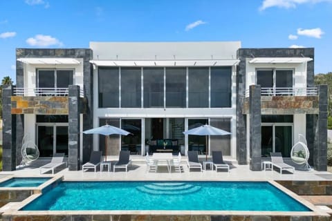 Welcome to the vacation Villa of your dreams! Allow this villa to serve as the foundation for an amazing trip to Aruba.