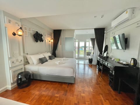 Deluxe Room | Individually decorated, desk, laptop workspace, free WiFi