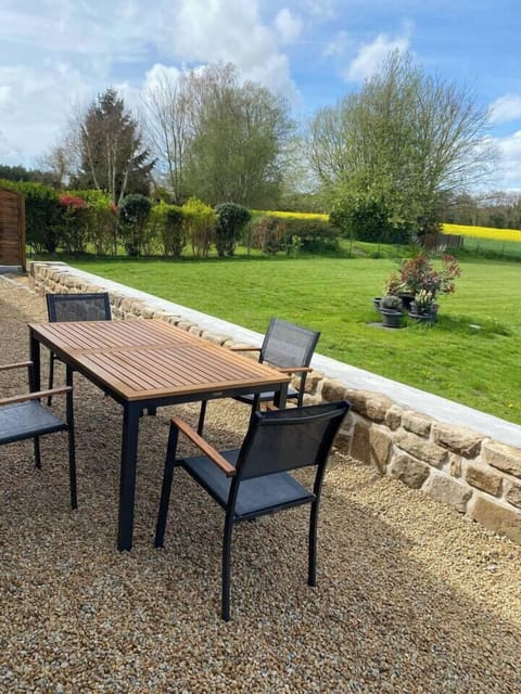 Patio & Garden (Garden shared with adjoining property)