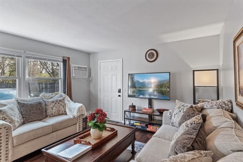 Living View 1 - large space for lounging, playing board games and watching your favorite shows. Features 60` Smart HDTV where you can log in to your favorite apps like Netflix, Hulu, Max, etc.
