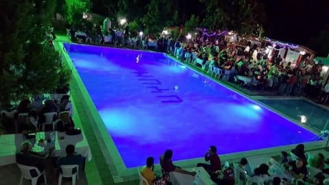 Indoor pool, 2 outdoor pools