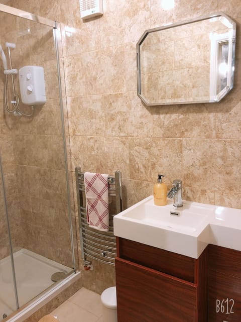 Studio, 1 Bedroom | Bathroom | Hair dryer, towels