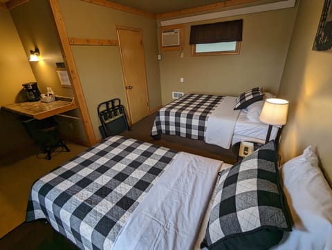 Room 4 - Full/Double Bed and Twin Bed (1)