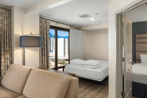 Premium bedding, in-room safe, blackout drapes, iron/ironing board