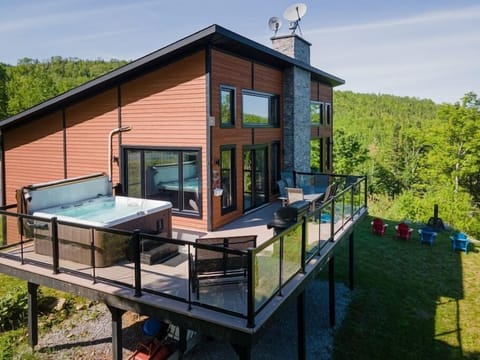 Terrace with furniture and 4 seasons spa (1)