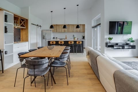 Dining room and kitchen (1)