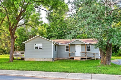 3 Bedroom 1 Bath Home!