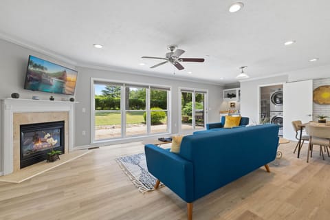 (Fireplace not operable)