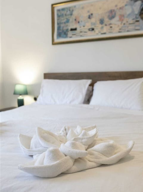 Basic Apartment, 2 Double Beds | 2 bedrooms, desk, iron/ironing board, bed sheets