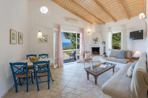 House, Smoking | 2 bedrooms, Internet
