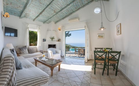 House, Smoking | 2 bedrooms, Internet