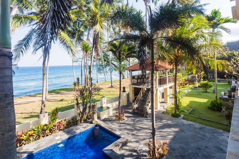 Black sand, beach shuttle